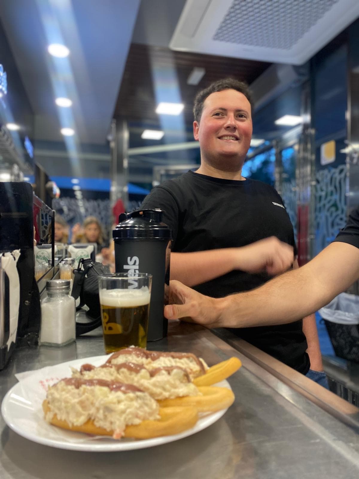 Phil y la marinera — Café Bar