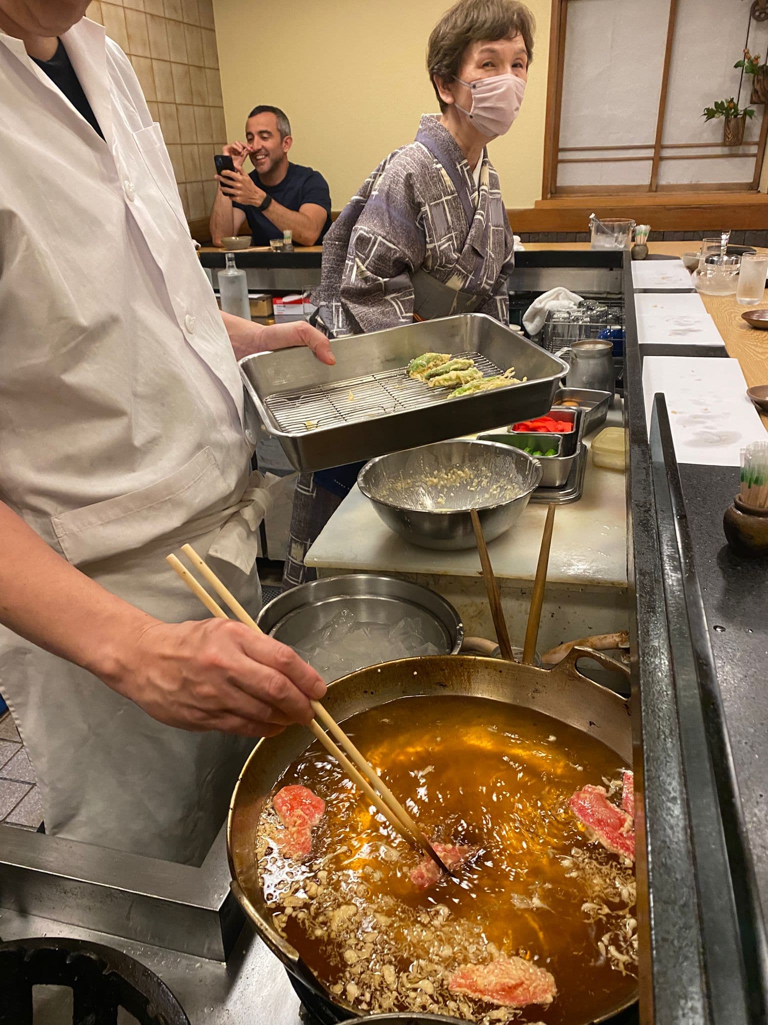 La cocina de Kitahachi en plena acción.
