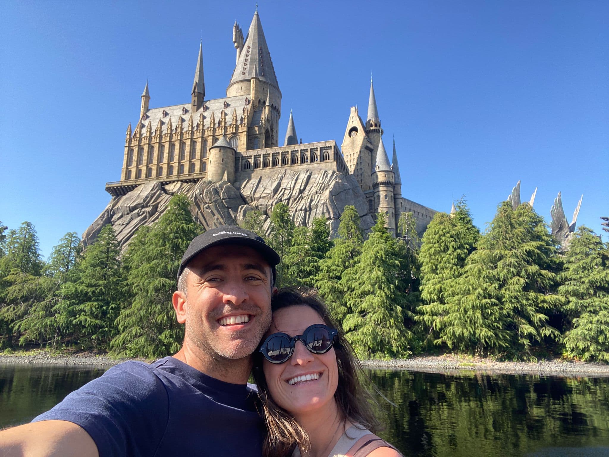 Selfie con Hogwarts al fondo en Universal Studios Japan.