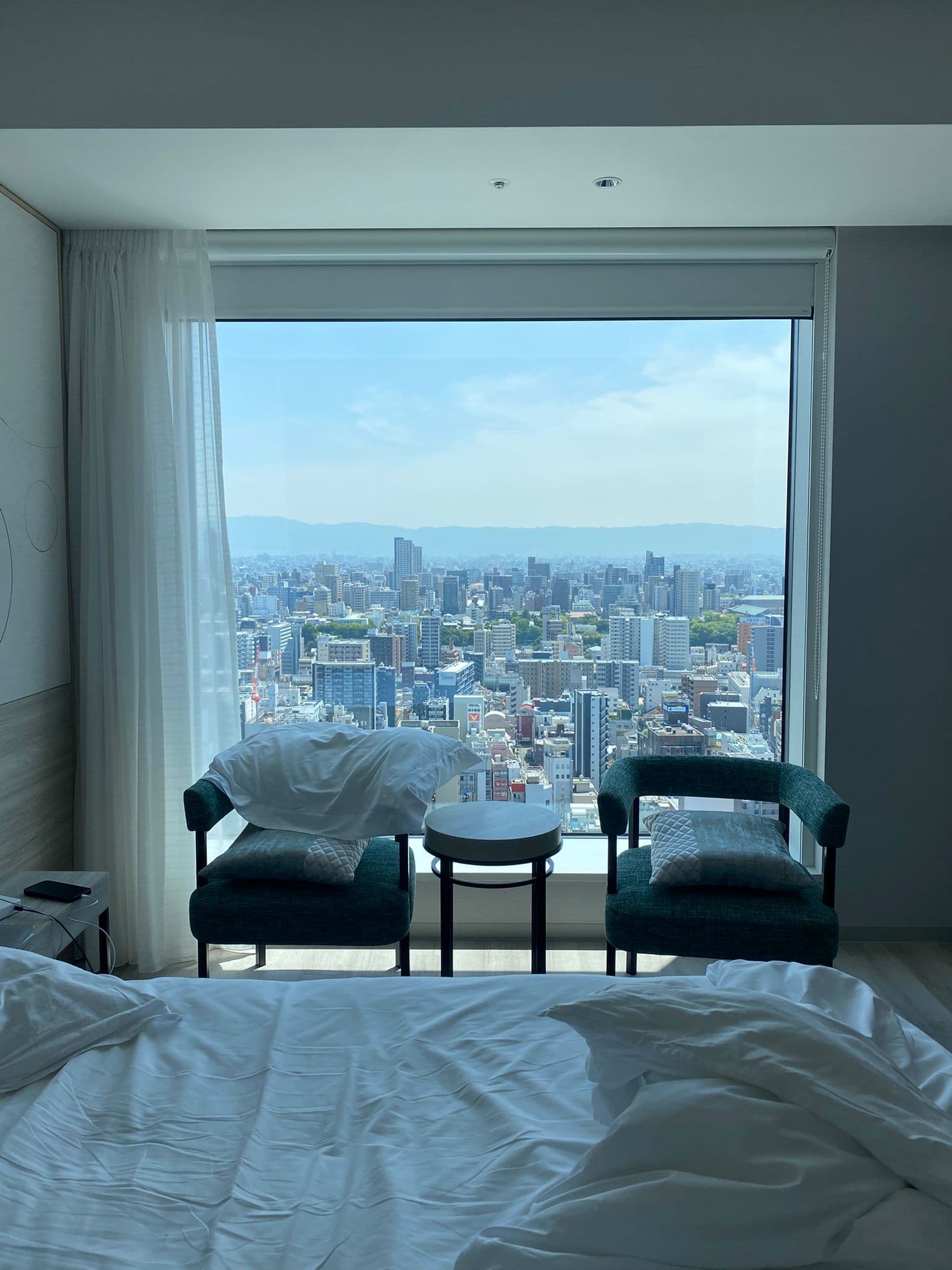 Las vistas de Osaka desde la habitación del hotel al despertar.